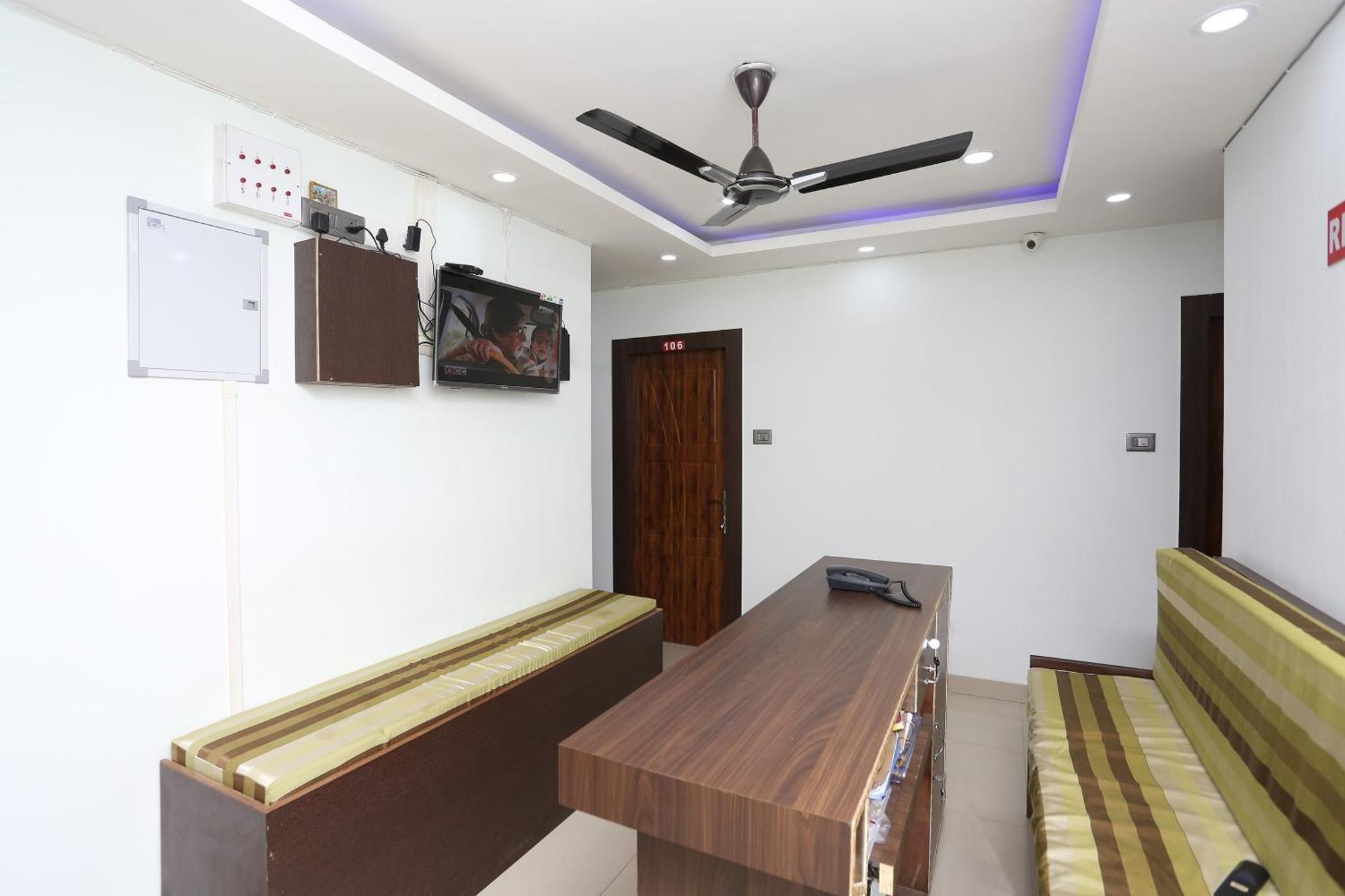 Hotel O Aashray Guest House Guwahati Bagian luar foto